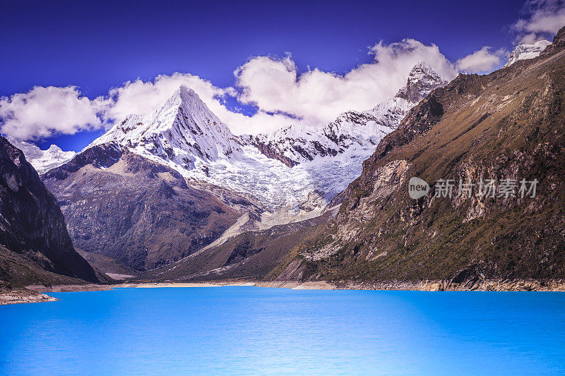 拉古纳帕隆(Paron lagoon)和斯诺佩带布兰卡的Cordillera——斯卡米什，秘鲁安第斯山脉